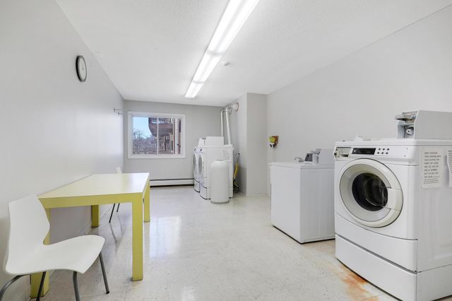 2800 Hillsboro Avenue N 220, New Hope, MN 55427