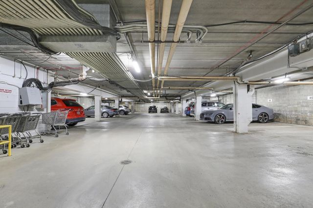 2800 Hillsboro Avenue N 220, New Hope, MN 55427