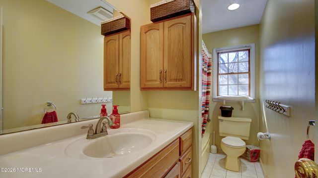 11 Sheffield Drive, Manalapan, NJ 07726