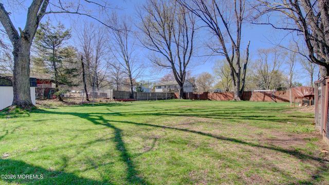 11 Sheffield Drive, Manalapan, NJ 07726