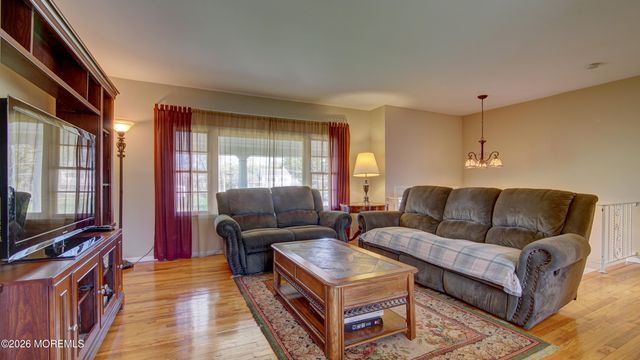 11 Sheffield Drive, Manalapan, NJ 07726