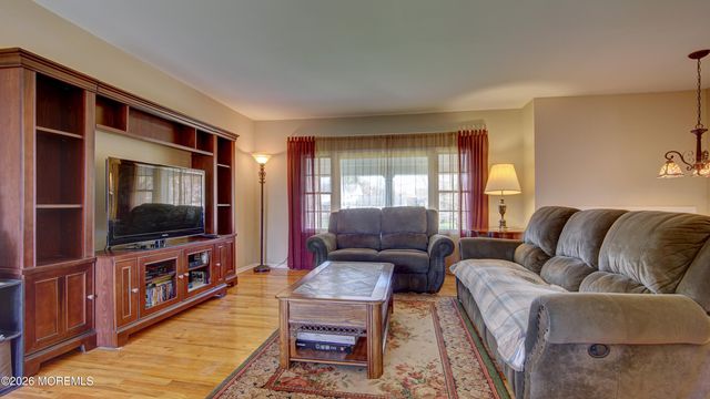 11 Sheffield Drive, Manalapan, NJ 07726