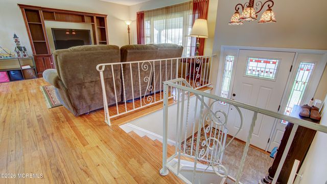 11 Sheffield Drive, Manalapan, NJ 07726