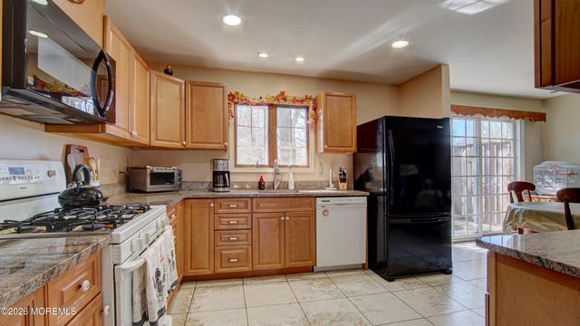 11 Sheffield Drive, Manalapan, NJ 07726