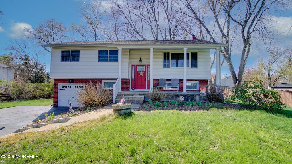11 Sheffield Drive, Manalapan, NJ 07726