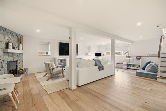 8 Kerins Terrace, Newport, RI 02840