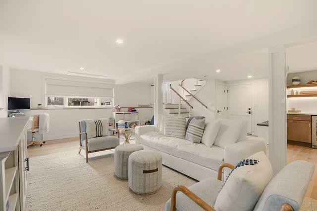 8 Kerins Terrace, Newport, RI 02840