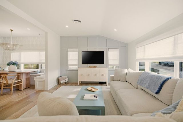 8 Kerins Terrace, Newport, RI 02840