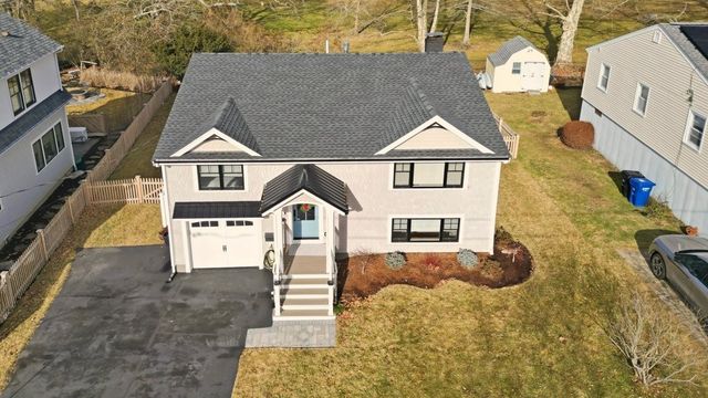 8 Kerins Terrace, Newport, RI 02840