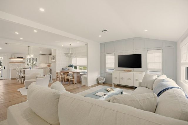 8 Kerins Terrace, Newport, RI 02840