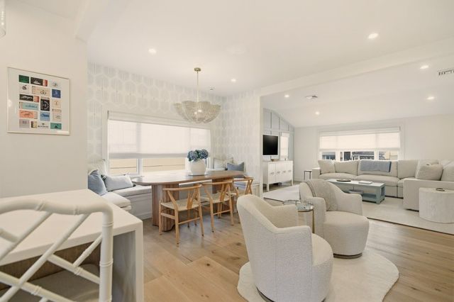 8 Kerins Terrace, Newport, RI 02840