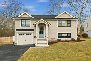 8 Kerins Terrace, Newport, RI 02840