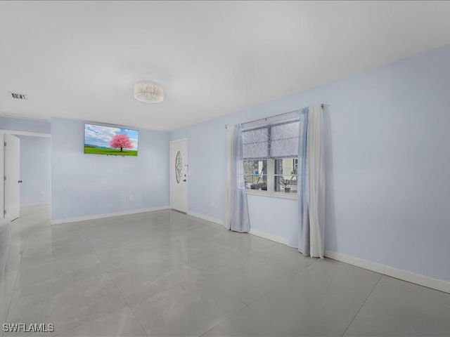 77 glenmont DR W, North Fort Myers, FL 33917