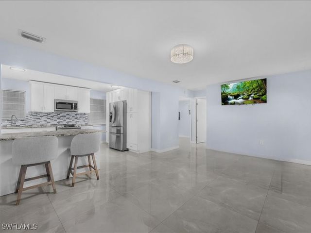 77 glenmont DR W, North Fort Myers, FL 33917