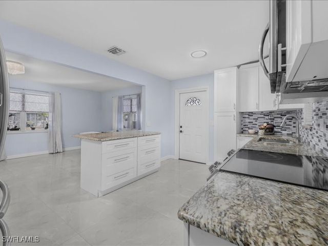 77 glenmont DR W, North Fort Myers, FL 33917