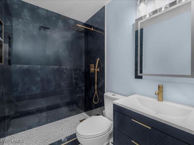 77 glenmont DR W, North Fort Myers, FL 33917