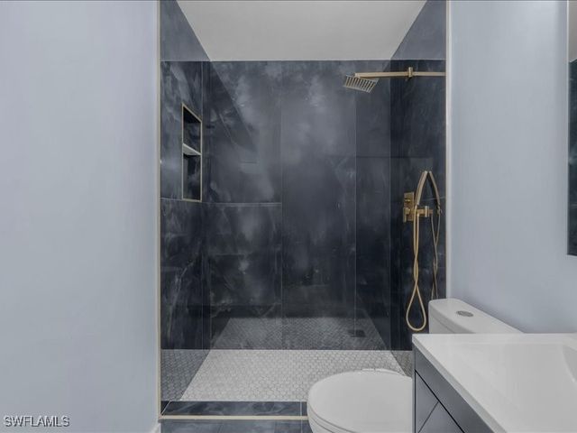 77 glenmont DR W, North Fort Myers, FL 33917