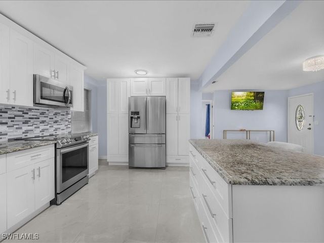 77 glenmont DR W, North Fort Myers, FL 33917