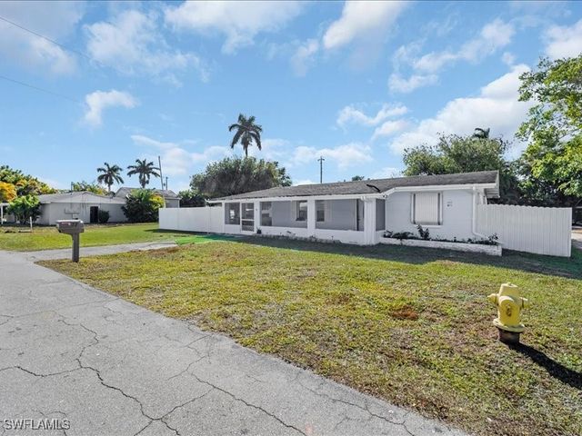 77 glenmont DR W, North Fort Myers, FL 33917