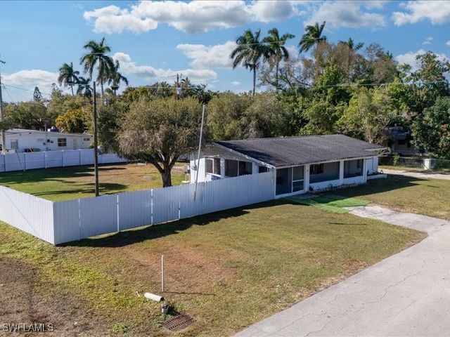 77 glenmont DR W, North Fort Myers, FL 33917