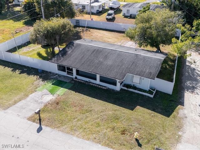 77 glenmont DR W, North Fort Myers, FL 33917