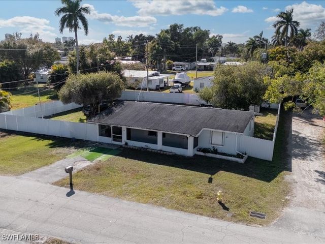 77 glenmont DR W, North Fort Myers, FL 33917