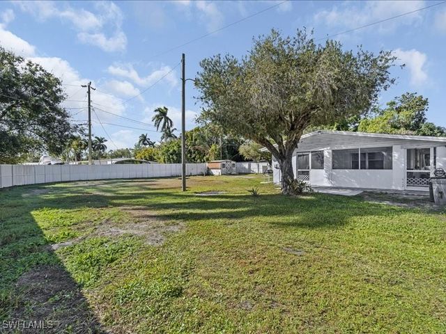 77 glenmont DR W, North Fort Myers, FL 33917