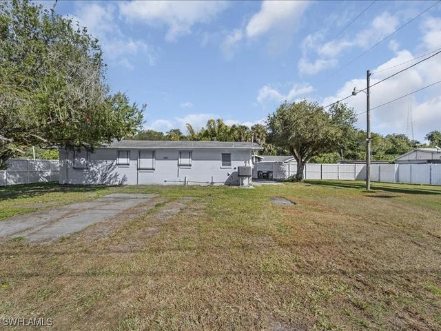 77 glenmont DR W, North Fort Myers, FL 33917