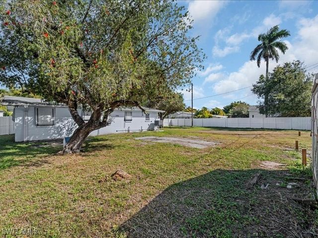 77 glenmont DR W, North Fort Myers, FL 33917