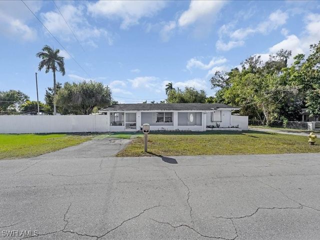 77 glenmont DR W, North Fort Myers, FL 33917