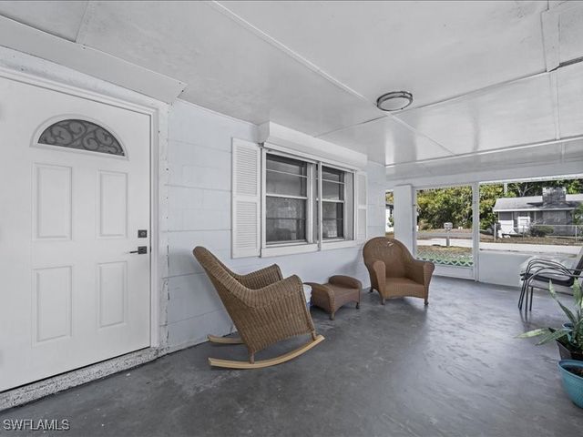 77 glenmont DR W, North Fort Myers, FL 33917