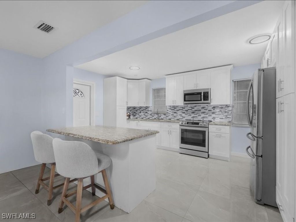 77 glenmont DR W, North Fort Myers, FL 33917