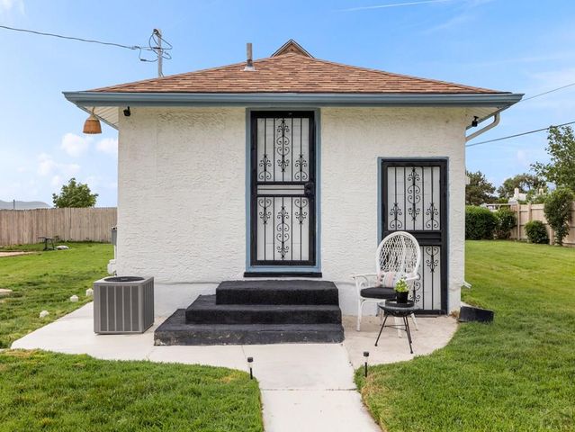 612 Topeka Ave, Pueblo, CO 81006