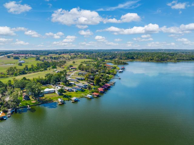 21903 Boles Rd., Frankston, TX 75763