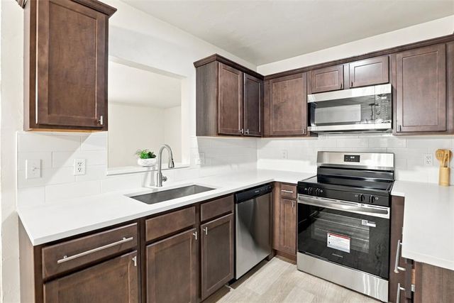 217 Elwood Drive, Edmond, OK 73013