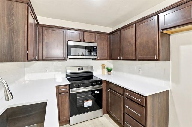 217 Elwood Drive, Edmond, OK 73013