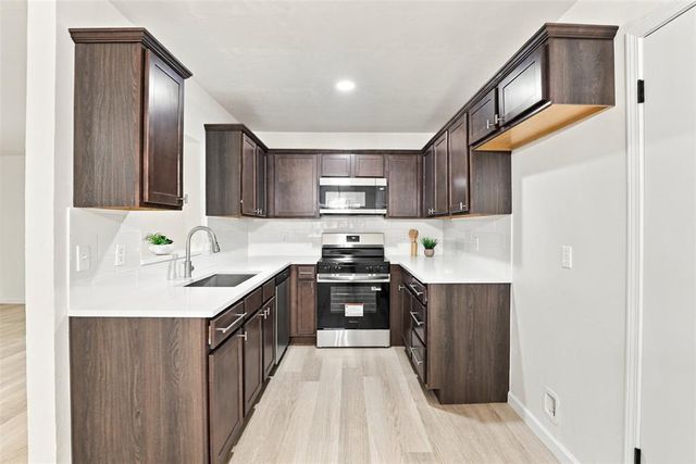 217 Elwood Drive, Edmond, OK 73013
