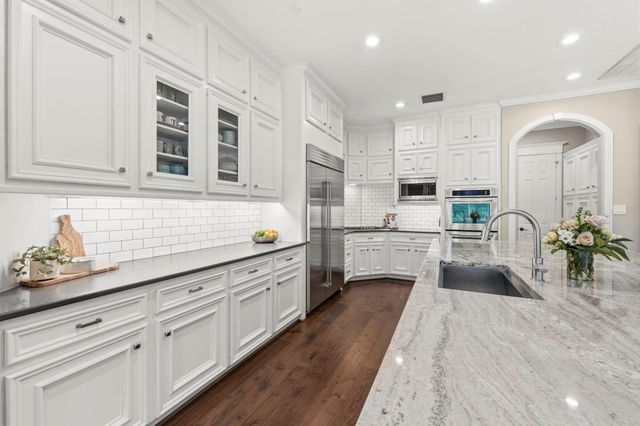 30 Freestone Place, The Woodlands, TX 77382
