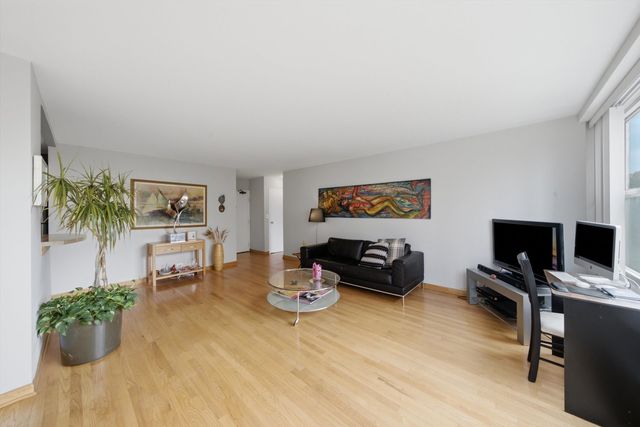 3900 N Lake Shore Drive 4B, Chicago, IL 60613
