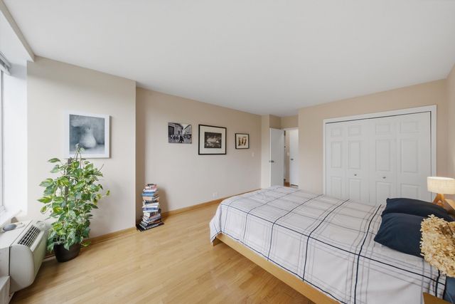 3900 N Lake Shore Drive 4B, Chicago, IL 60613
