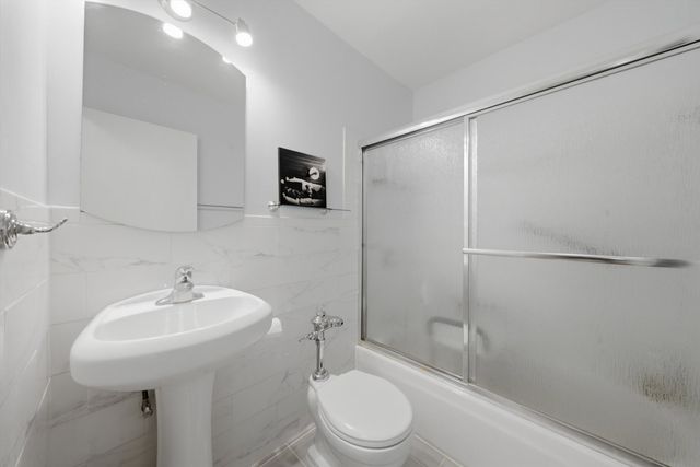 3900 N Lake Shore Drive 4B, Chicago, IL 60613