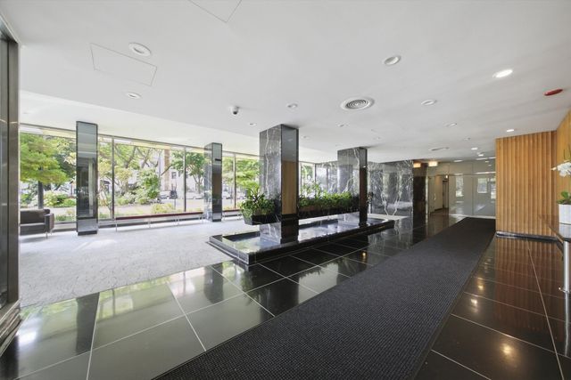 3900 N Lake Shore Drive 4B, Chicago, IL 60613