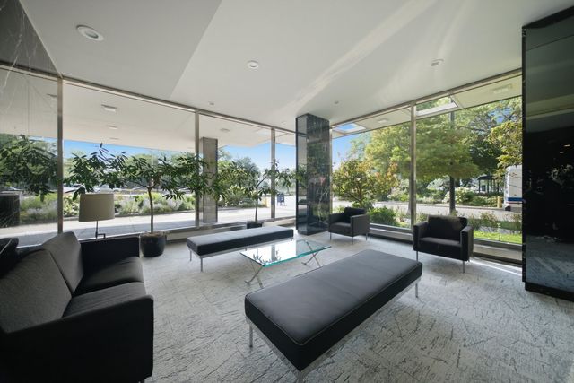 3900 N Lake Shore Drive 4B, Chicago, IL 60613