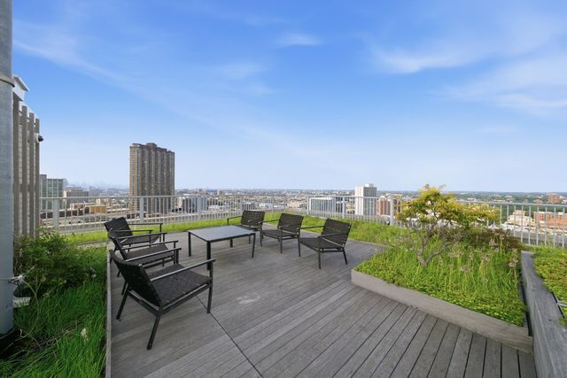 3900 N Lake Shore Drive 4B, Chicago, IL 60613