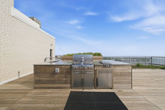 3900 N Lake Shore Drive 4B, Chicago, IL 60613