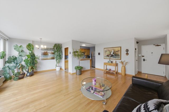 3900 N Lake Shore Drive 4B, Chicago, IL 60613