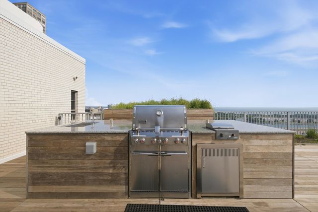 3900 N Lake Shore Drive 4B, Chicago, IL 60613