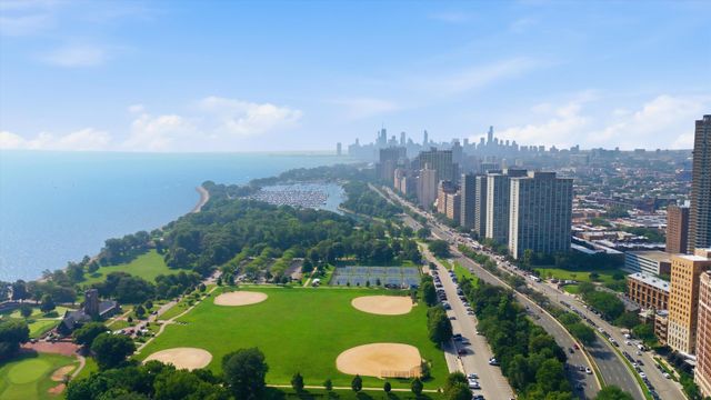3900 N Lake Shore Drive 4B, Chicago, IL 60613
