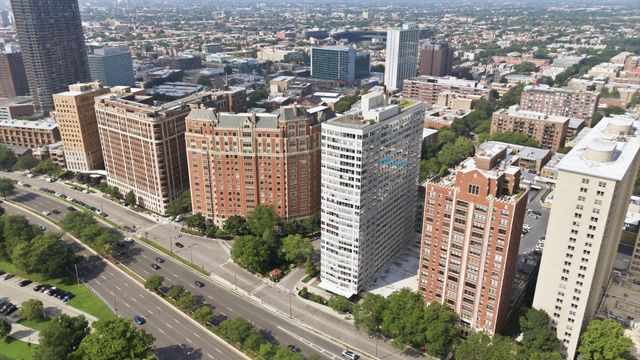 3900 N Lake Shore Drive 4B, Chicago, IL 60613
