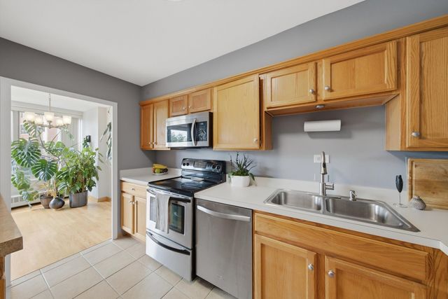 3900 N Lake Shore Drive 4B, Chicago, IL 60613